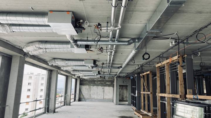 Duct network in an office floor