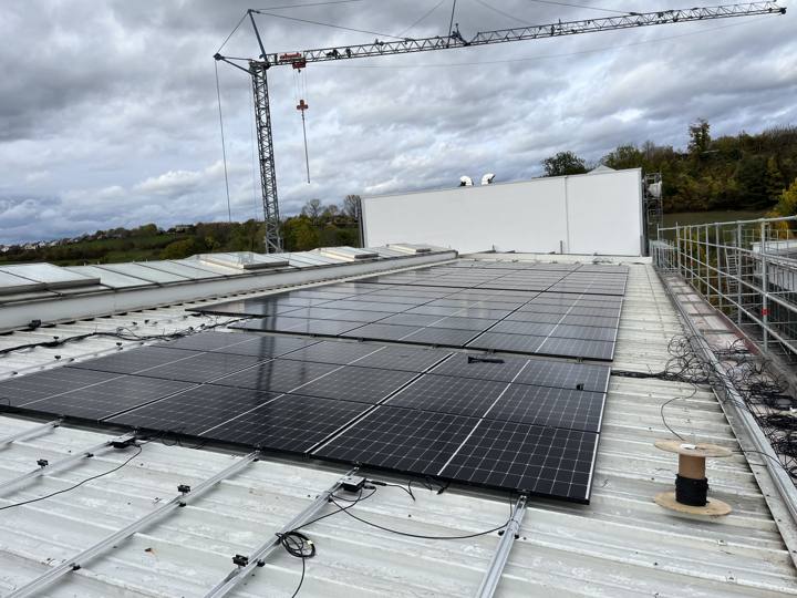 Module field on a flat roof