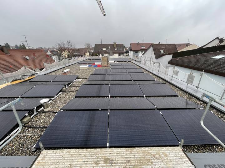 Modules on a gravel roof
