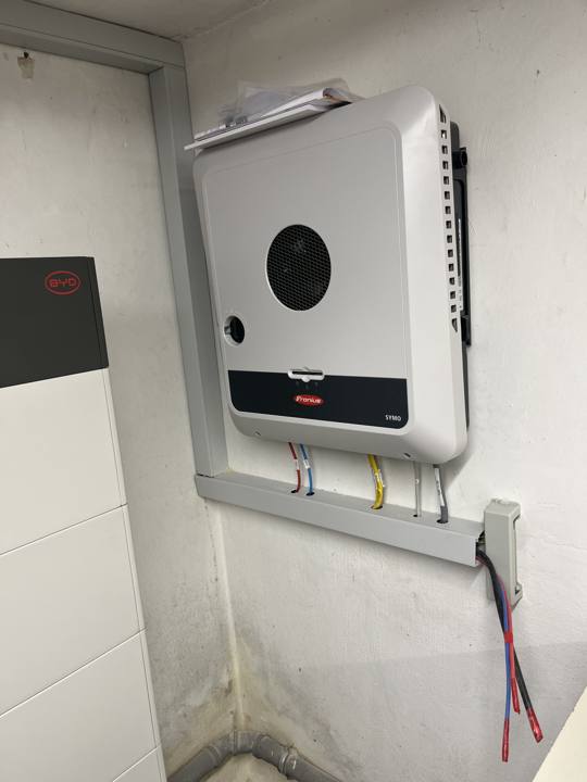 Inverter with DC feed